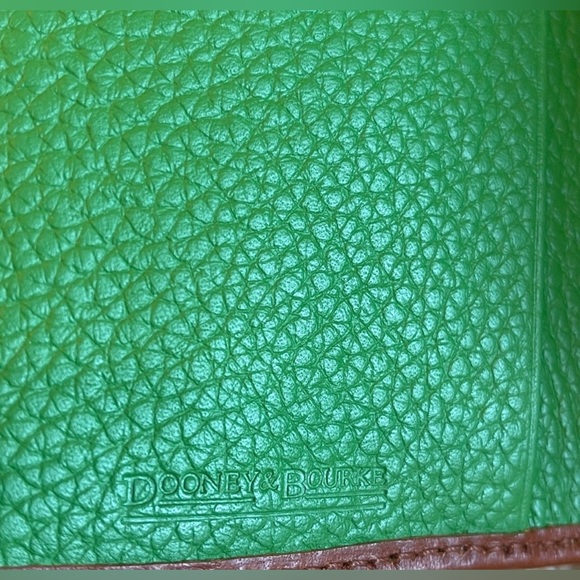 Dooney and Bourke continental clutch in Kelly green πππ - Picture 4 of 10